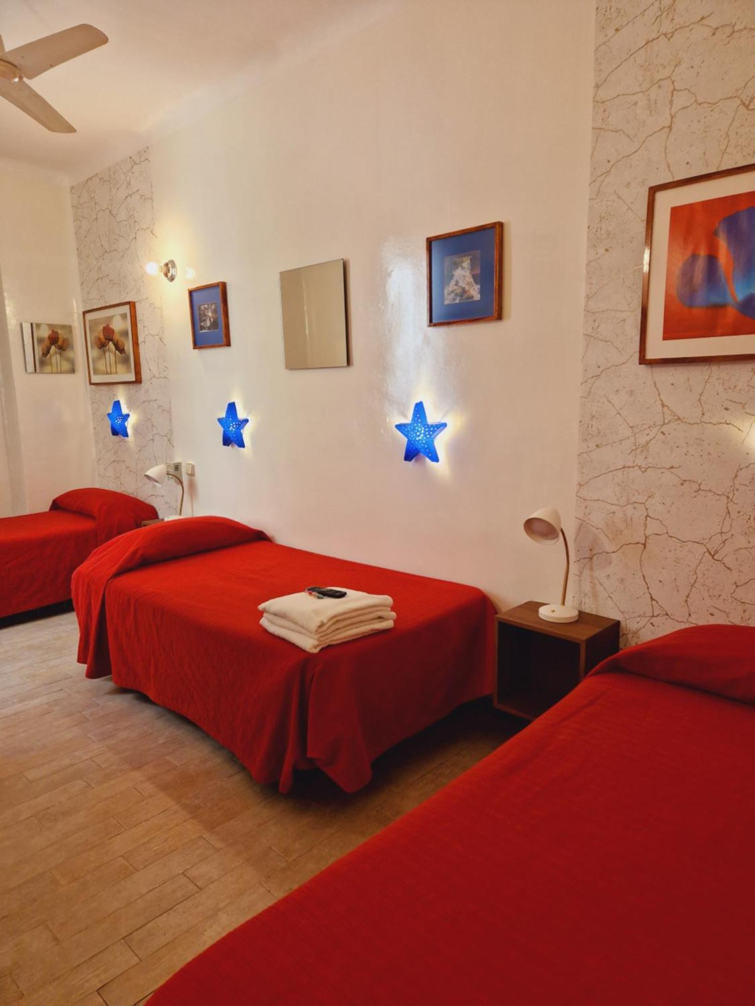 Guest house Casa De Huespedes Dolce 2*
