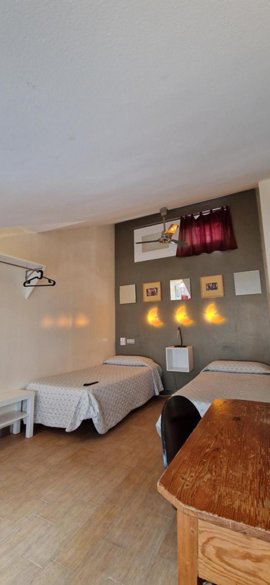 Guest house Casa De Huespedes Dolce 2*